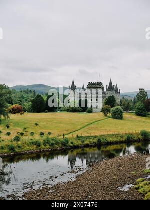 Inveraray Castle Architektur und Landschaft im gotischen Revival in Argyll and Bute, Schottland. Es liegt am westlichen Ufer des Loch Fyne, Argyll, Schottland, Großbritannien Stockfoto