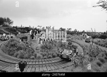 Aktuell 30 - 6 - 1973: Spielland für Jung und Alt Legoland ist ein Mini-Königreich, das nur vom Tourismus lebt. Letztes Jahr wurde diese Fantasiewelt in der Nähe von Billund in Dänemark von nicht weniger als 777.000 begeisterten Menschen besucht – Jung und Alt. Der Spitzenbesuch an einem Tag beträgt 20.000 Personen. Legoland ist eine Abenteuerwelt für Kinder, aber es zieht immer noch mehr Erwachsene an. Letztes Jahr waren 70 Prozent der Besucher Erwachsene. Foto: Ivar Aaserud / aktuell / NTB ***FOTO NICHT BEARBEITET*** Stockfoto