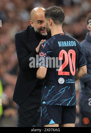 Madrid, Spanien. April 2024. PEP Guardiola, Manager von Manchester City, erteilt Bernardo Silva von Manchester City während des Spiels der UEFA Champions League im Santiago Bernabau, Madrid, Anweisungen. Der Bildnachweis sollte lauten: Paul Terry/Sportimage Credit: Sportimage Ltd/Alamy Live News Stockfoto