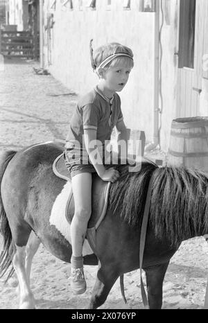 Aktuell 30 - 6 - 1973: Spielland für Jung und Alt Legoland ist ein Mini-Königreich, das nur vom Tourismus lebt. Letztes Jahr wurde diese Fantasiewelt in der Nähe von Billund in Dänemark von nicht weniger als 777.000 begeisterten Menschen besucht – Jung und Alt. Der Spitzenbesuch an einem Tag beträgt 20.000 Personen. Legoland ist eine Abenteuerwelt für Kinder, aber es zieht immer noch mehr Erwachsene an. Letztes Jahr waren 70 Prozent der Besucher Erwachsene. Foto: Ivar Aaserud / aktuell / NTB ***FOTO NICHT BEARBEITET*** Stockfoto