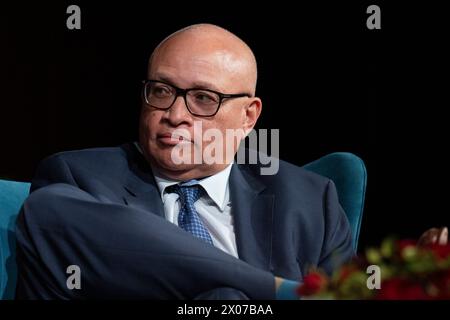 LARRY WILMORE, der mit dem Emmy-Preis ausgezeichnete Produzent, Schauspieler und Komiker, spricht über die Rolle der Technologie bei der Polarisation und der Erosion der Demokratie auf dem Trust.News.Democracy Journalism Forum am 9. April 2024 in der LBJ Presidential Library in Austin. Quelle: Bob Daemmrich/Alamy Live News Stockfoto