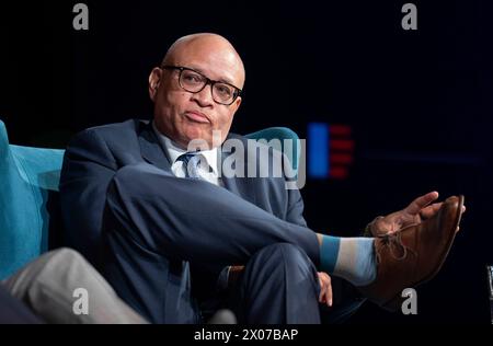 LARRY WILMORE, der mit dem Emmy-Preis ausgezeichnete Produzent, Schauspieler und Komiker, spricht über die Rolle der Technologie bei der Polarisation und der Erosion der Demokratie auf dem Trust.News.Democracy Journalism Forum am 9. April 2024 in der LBJ Presidential Library in Austin. Quelle: Bob Daemmrich/Alamy Live News Stockfoto