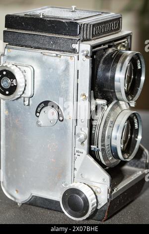 Alte analoge Kamera mit Matrix Stockfoto