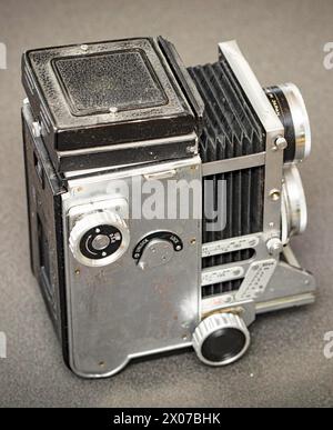 Alte Analag-Kamera mit Matrix Stockfoto