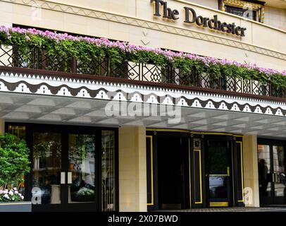 London, England, Großbritannien - 28. Juni 2023: Eintritt zum Dorchester Hotel on Park Lane im Zentrum von London Stockfoto