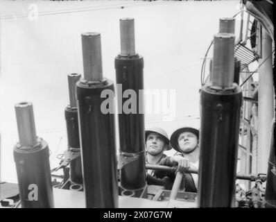 AN BORD DES SCHLACHTSCHIFFS HMS RODNEY. SEPTEMBER 1940. - Blick auf den mehrfachen Bommel Stockfoto