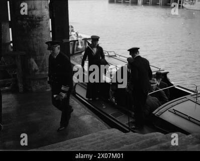 Am 24. August 1940 besuchte Konteradmiral R L Ghormley von der US Navy das Western Approaches Command in Devonport, um Minenräumer zu inspizieren und die amerikanische Marine-, Militär- und Luftmission zu vertreten. Stockfoto