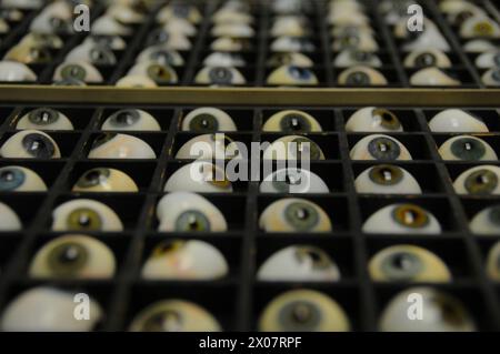 Tabletts mit prothetischen Augen, New York Stockfoto