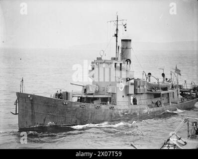 AN BORD DES ZERSTÖRERS HMS BEDUIN AUF SEE. SEPTEMBER 1941. - Ein dänischer Trawler vor den Färöern Stockfoto