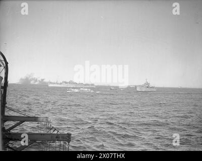 Ein Foto, das die alliierte Invasionsflotte zeigt, die sich am 9-10. Juli 1943 während der Operation Husky auf Sizilien näherte, wobei Truppen, Panzer und Artillerie in den ersten Phasen des Feldzugs für die Landung vorbereitet waren. Stockfoto