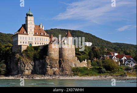 Das historische Schloss Schonbühel in der Nähe der Stadt Melk ist ein Wahrzeichen an der Donau in Österreichs malerischer Wachau. Stockfoto