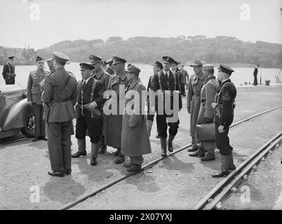 ROMMELS OFFIZIERE KOMMEN ALS GEFANGENE NACH GROSSBRITANNIEN. 30. MAI 1943, DEVONPORT. - Die Werft-Szene, als deutsche Offiziere von Rommels Armee als Kriegsgefangene aus Nordafrika ankamen Stockfoto