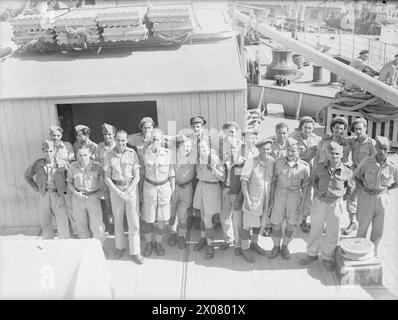 MIT DEM VILLE D'ORAN. 31. MAI 1945, HAFEN VON ALEXANDRIA. KRIEGSGEFANGENE WURDEN AUF DEM FRANZÖSISCHEN SCHIFF AUS DEUTSCHEN GEFANGENENLAGERN IN NORDITALIEN ZURÜCKGEBRACHT. - Rückkehrer palästinensischer und zyprischer Truppen aus deutschen Gefangenenlagern in die VILLE D'ORAN zur Demobilisierung Stockfoto