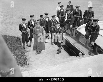 ROMMELS OFFIZIERE KOMMEN ALS GEFANGENE NACH GROSSBRITANNIEN. 30. MAI 1943, DEVONPORT. - Die Werft-Szene, als deutsche Offiziere von Rommels Armee als Kriegsgefangene aus Nordafrika ankamen Stockfoto