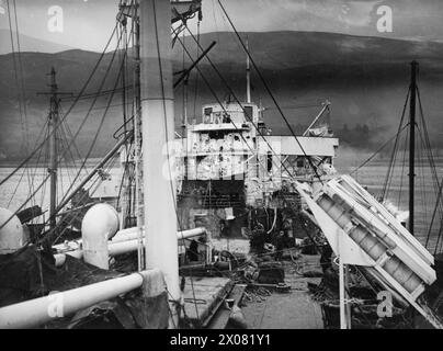 BOMBENSCHADEN AN SS DELIUS, EINEM HANDELSSCHIFF, DAS VON EINER LUFTBOMBE GETROFFEN WURDE. 3. DEZEMBER 1943, GREENOCK. - Blick auf den gesprengten Aufbau Stockfoto