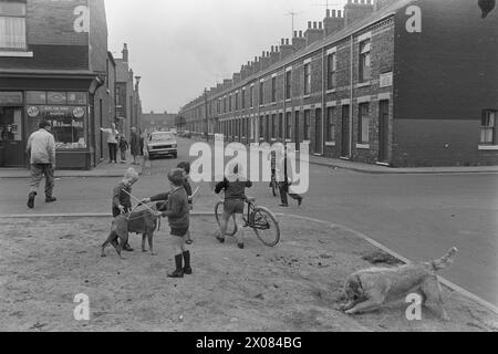Aktuell 14 - 3 - 1973: Die Stadt, die auf Öl wartet die britische Industriestandorte Teesside hofft auf Norwegen. Sie hofft, dass sie siegreich aus dem Tauziehen hervorgehen wird, um zum Landeplatz für Nordseeöl zu werden. Teesside hat eine Menge Industrie von früher - aber es gibt auch hohe Arbeitslosigkeit in diesem Bezirk von England. Manche hoffen, dass Teesside ein Industrieriese wird. Viele andere freuen sich mit großem Entsetzen auf eine solche Entwicklung. Foto: Odd Ween / aktuell / NTB ***FOTO NICHT VERARBEITET*** Stockfoto