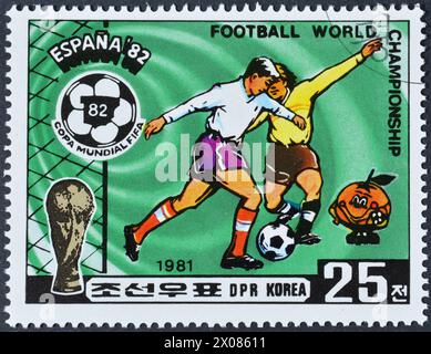 Gestempelte Briefmarke von Nordkorea, die Fußball-Weltmeisterschaft 1982, Spanien, um 1981 fördert. Stockfoto