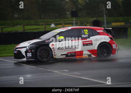 Dalton auf Tees, 10. April 2024. Rob Huff fuhr einen Toyota Corolla GR Sport für Toyota Gazoo Racing UK während eines BTCC-Testtages auf dem Croft Circuit. Quelle: Colin Edwards/Alamy Live News. Stockfoto