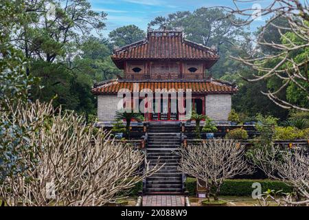 Minh Lau Pavillon im Minh Mang Emperor Tomb in Hue, Vietnam Imperial Minh Mang Tomb in Hue City, Vietnam. Ein UNESCO-Weltkulturerbe. Wunderschöner Tag Stockfoto