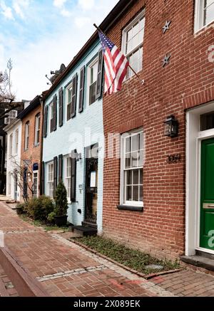 Washington DC – USA – 23. März 2024 vertikale Ansicht der historischen Häuser entlang des Chesapeake and Ohio Canal Trail im Stadtteil Georgetown of Waschen Stockfoto