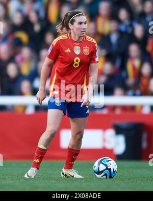 Mariona Caldentey aus Spanien mit dem Ball beim UEFA-Qualifikationsspiel der Frauen zwischen Spanien und Tschechien im Estadio Municipal El Plantio Stockfoto