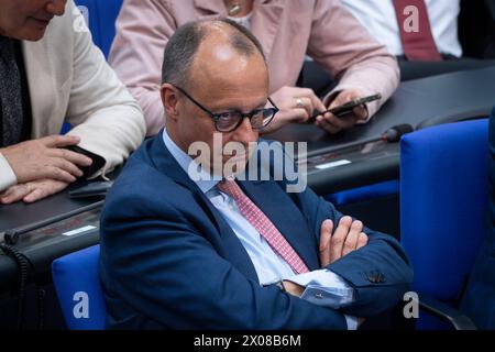 Deutscher Bundestag, 162. Plenarsitzung Friedrich Merz CDU im Portrait im Plenum bei der 162. Sitzung des Deutschen Bundestages in Berlin, 10.04.2024 Berlin Deutschland *** Deutscher Bundestag, 162. Plenarsitzung Friedrich Merz CDU im Portrait im Plenum auf der 162. Tagung des Deutschen Bundestages in Berlin, 10 04 2024 Berlin Berlin Deutschland Stockfoto