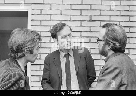 Aktuell 14 - 4 - 1973: Kampf um die Macht der Universität hier ist ein Kampf um die Form der Governance an unserer neuen Universität in Tromsø. Der Konflikt besteht darin, wie viele Sitze die Studenten im Parlament haben sollten. Bei einer Abstimmung unter Studenten und Mitarbeitern stimmten 72 Prozent zu, dass die Studenten 14 von 45 Sitzen im Parlament haben sollten. Jetzt wird ein Teil des Vorstands unter der Leitung von Professor für Medizin, Peter F. Hjort, den Anteil auf 10 von 45 Plätzen reduzieren. Foto: Sverre A. Børretzen / aktuell / NTB ***FOTO NICHT BEARBEITET*** Stockfoto