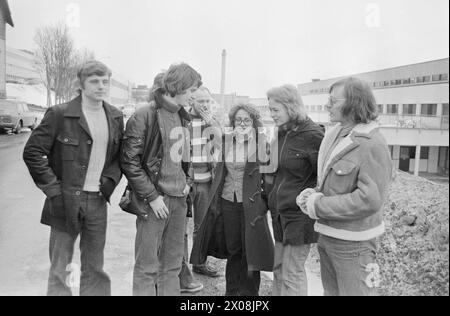 Aktuell 14 - 4 - 1973: Kampf um die Macht der Universität hier ist ein Kampf um die Form der Governance an unserer neuen Universität in Tromsø. Der Konflikt besteht darin, wie viele Sitze die Studenten im Parlament haben sollten. Bei einer Abstimmung unter Studenten und Mitarbeitern stimmten 72 Prozent zu, dass die Studenten 14 von 45 Sitzen im Parlament haben sollten. Jetzt wird ein Teil des Vorstands unter der Leitung von Professor für Medizin, Peter F. Hjort, den Anteil auf 10 von 45 Plätzen reduzieren. Foto: Sverre A. Børretzen / aktuell / NTB ***FOTO NICHT BEARBEITET*** Stockfoto