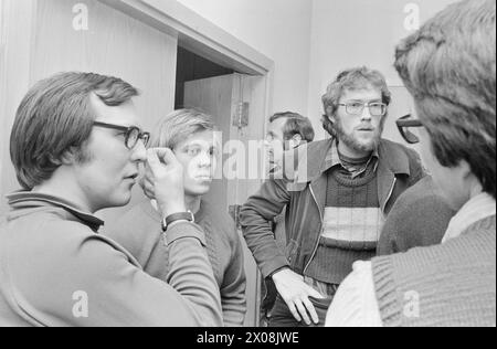 Aktuell 14 - 4 - 1973: Kampf um die Macht der Universität hier ist ein Kampf um die Form der Governance an unserer neuen Universität in Tromsø. Der Konflikt besteht darin, wie viele Sitze die Studenten im Parlament haben sollten. Bei einer Abstimmung unter Studenten und Mitarbeitern stimmten 72 Prozent zu, dass die Studenten 14 von 45 Sitzen im Parlament haben sollten. Jetzt wird ein Teil des Vorstands unter der Leitung von Professor für Medizin, Peter F. Hjort, den Anteil auf 10 von 45 Plätzen reduzieren. Foto: Sverre A. Børretzen / aktuell / NTB ***FOTO NICHT BEARBEITET*** Stockfoto