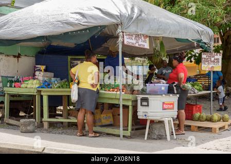 Obst- und Gemüsestand in Port Elizabeth, Bequia Island, St. Vincent und den Grenadinen, Karibik Stockfoto