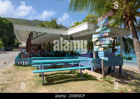 Keegan's Strandbar und Restaurant, Lower Bay Beach, Bequia Island, St. Vincent und die Grenadinen, Karibik Stockfoto