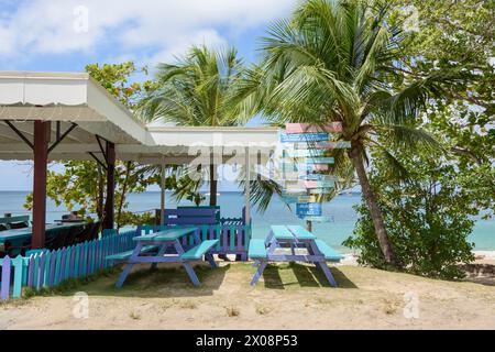 Keegan's Strandbar und Restaurant, Lower Bay Beach, Bequia Island, St. Vincent und die Grenadinen, Karibik Stockfoto