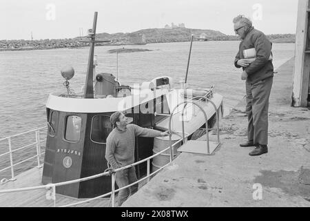 Aktuell 16 - 6 - 1973: Hundert Häuser und ein Mann als vor 20 Jahren war Bjørnsund eine lebendige Gemeinde. Heute ist nur noch eine Person in diesem Fischerdorf übrig. Jetzt wird Bjørnstad ein Touristenziel. Die Leute sind begierig, hier draußen in dieser Einsamkeit ein Haus zu kaufen. Foto: Sverre A. Børretzen / aktuell / NTB ***FOTO NICHT BEARBEITET*** Stockfoto