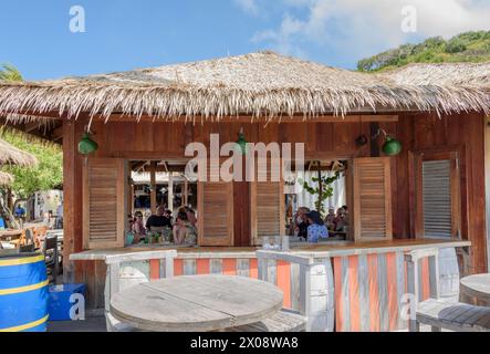 Die legendäre Basil's Bar in Britannia Bay, Lovell Village, Mustique Island, St. Vincent & die Grenadinen, Karibik Stockfoto