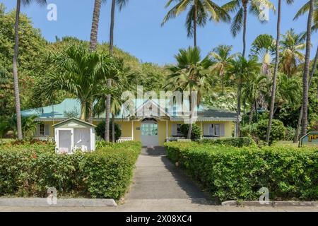 Corea's Food Store, das lokale Lebensmittelgeschäft in Lovell Village, Britannia Bay, Mustique Island, St. Vincent & die Grenadinen, Karibik Stockfoto