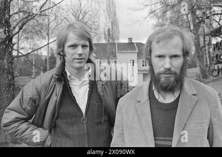 Aktuell 21 - 6 - 1973: Kinder in der Zukunft Kinder ohne Zukunft im Skarrud-Behandlungsheim für Kinder mit schweren nervösen Störungen in Buskerud gibt es derzeit zehn Patienten. Die Kinder haben keine anderen Behandlungsmöglichkeiten. Trotzdem steht im Stamm: Skarrud muss geschlossen werden. Profis und Eltern kämpfen hart. Wenn Skarrud geschlossen wird, bedeutet das eine Katastrophe für die Kinder und Eltern. Mit der Skarrud-Behandlung können Kinder gesund werden. Manager Eigil Nythe und Psychologe Tore Gunstein Nilsen sind für die tägliche Behandlung der Kinder verantwortlich. Beide betonen Stockfoto