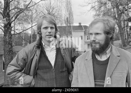 Aktuell 21 - 6 - 1973: Kinder in der Zukunft Kinder ohne Zukunft im Skarrud-Behandlungsheim für Kinder mit schweren nervösen Störungen in Buskerud gibt es derzeit zehn Patienten. Die Kinder haben keine anderen Behandlungsmöglichkeiten. Trotzdem steht im Stamm: Skarrud muss geschlossen werden. Profis und Eltern kämpfen hart. Wenn Skarrud geschlossen wird, bedeutet das eine Katastrophe für die Kinder und Eltern. Mit der Skarrud-Behandlung können Kinder gesund werden. Manager Eigil Nythe und Psychologe Tore Gunstein Nilsen sind für die tägliche Behandlung der Kinder verantwortlich. Beide betonen Stockfoto