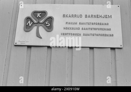 Aktuell 21 - 6 - 1973: Kinder in der Zukunft Kinder ohne Zukunft im Skarrud-Behandlungsheim für Kinder mit schweren nervösen Störungen in Buskerud gibt es derzeit zehn Patienten. Die Kinder haben keine anderen Behandlungsmöglichkeiten. Trotzdem steht im Stamm: Skarrud muss geschlossen werden. Profis und Eltern kämpfen hart. Wenn Skarrud geschlossen wird, bedeutet das eine Katastrophe für die Kinder und Eltern. Mit der Skarrud-Behandlung können Kinder gesund werden. Foto: Sverre A. Børretzen / aktuell / NTB ***FOTO NICHT BEARBEITET*** Stockfoto