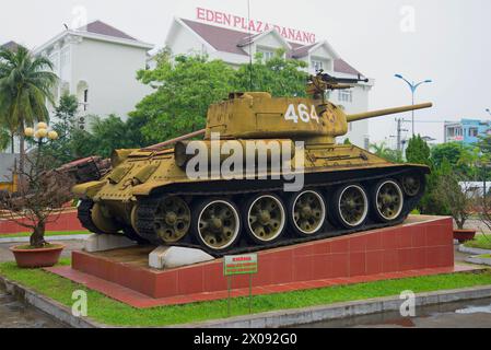 DANANG, VIETNAM - 6. JANUAR 2016: Sowjetischer T-34-85-Panzer im Museum der 5. Militarisierten Zone Stockfoto