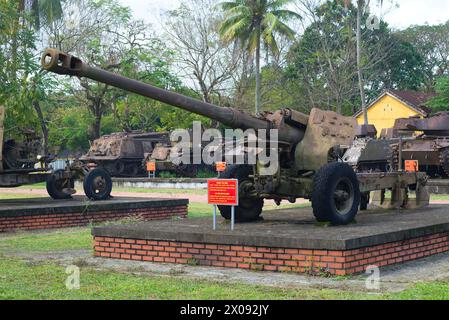 HUE, VIETNAM - 08. JANUAR 2016: 122-mm-Kanone im Stadtmuseum Stockfoto