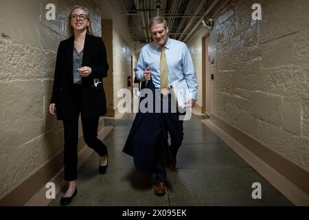 Washington, USA. April 2024. Der Vertreter Jim Jordan (R-OH) spaziert am Mittwoch, den 10. April, durch das US-Kapitol in Washington, DC, 2024. (Graeme Sloan/SIPA USA) Credit: SIPA USA/Alamy Live News Stockfoto