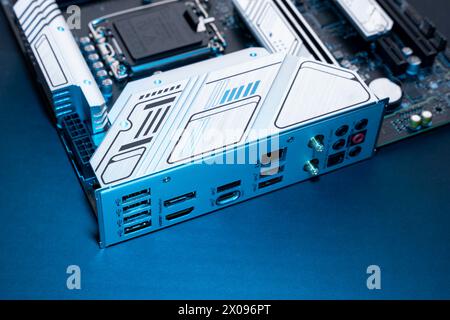 Modernes, leistungsstarkes und schnelles Mainboard mit HDMI- und USB-Anschlüssen. PC-Hardwarekonzept. internet-Kabelanschluss Stockfoto