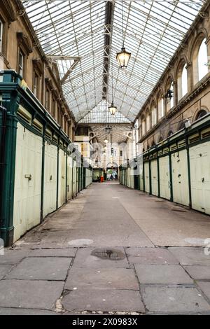 Bristol, England, 30. März 2024: Geschlossene Verkaufsstände von St. Nikolaus Markt in der Altstadt von Bristol Stockfoto