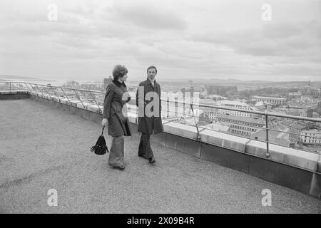 Aktuell 18 – 7 – 1974: Die norwegische und sowjetische PactKasper Holand und Diana Dmitrijewna Lazareva mussten vier Jahre warten, bis sie endlich heiraten konnten. Nach Trygve Brattelis Besuch in der Sowjetunion ging es endlich gut. Es war das erste Mal seit dem Krieg, dass sie einen sowjetischen Bürger im Osloer Gerichtsgebäude heirateten. Foto: Aage Storløkken / aktuell / NTB ***FOTO NICHT VERARBEITET*** Stockfoto