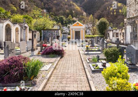 Blick auf den Friedhof Sant Abbondio, Ranzo, Gambarogno im Kanton Tessin, Schweiz Stockfoto