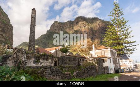 Verlassene Zuckerrohr-Rum-Fabrik auf der Insel Madeira. Stockfoto