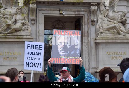 London, Großbritannien. April 2024. Demonstranten versammeln sich vor dem Australia House, der Australian High Commission in Central London, um Julian Assange am fünften Jahrestag seiner Inhaftierung im Belmarsh Gefängnis zu unterstützen. Quelle: Vuk Valcic/Alamy Live News Stockfoto