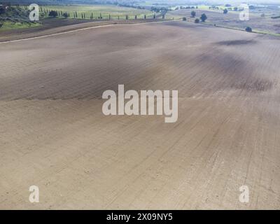 Italienische Landwirtschaftslandschaft von oben gesehen. Wir sind in Tuscia, Provinz Viterbo, Mittelitalien. Stockfoto