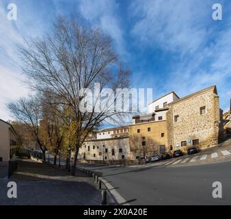 Toledo, Spanien - 17. Dezember 2018: Toledo ist eine antike Stadt auf einem Hügel über den Ebenen von Kastilien-La Mancha. Arabische, jüdische und christliche Denkmäler in Stockfoto