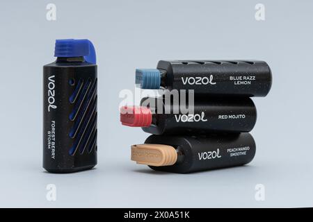 ISTANBUL, TÜRKEI - 9. APRIL 2024: Vozol elektronisches Rauchen. Vozol enthält vorgefüllte e-Liquid mit 5 % Nikotinstärke, Vozol ist eine der Dispositionen Stockfoto